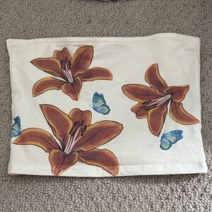 Edikted Cream tube top with flowers